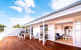 The Shack - Sunny Beach House Sweeping Water Views